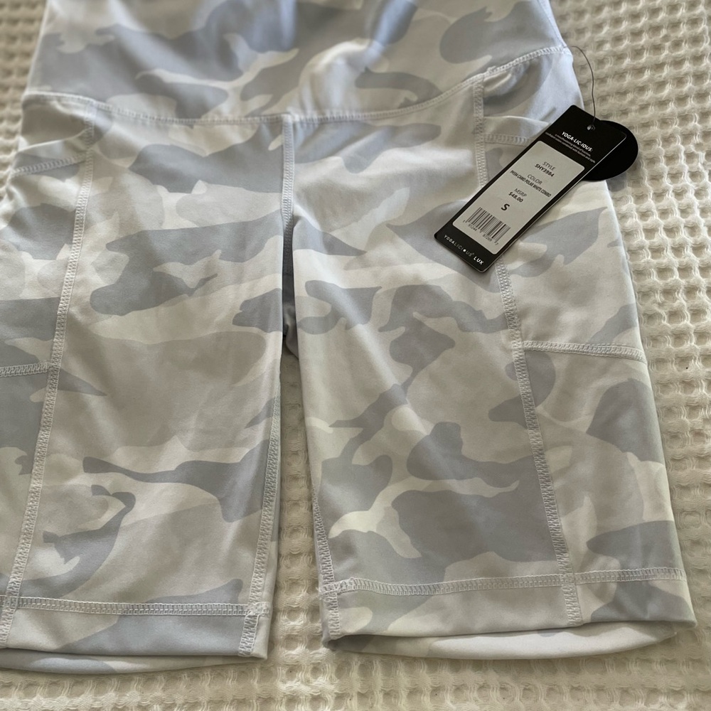 NWT YOGA-LIC-IOUS LUX White & Grey Athletic Short Woman Sz Small